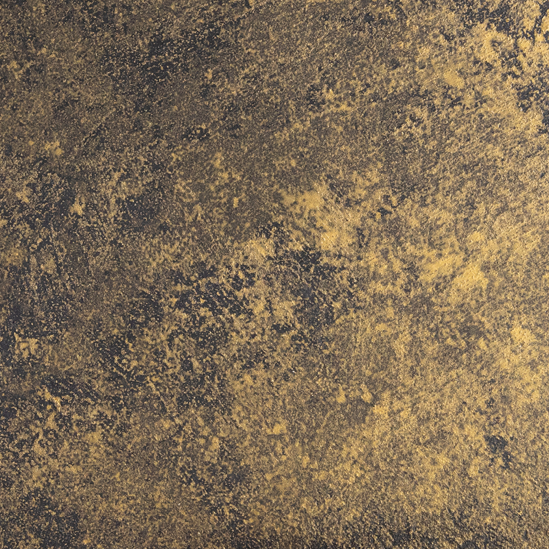 Eine Wand im Wohnzimmer ist mit COLORIAMO Effektlasur Magic Gold getupft und erzeugt eine elegante Wandgestaltung.