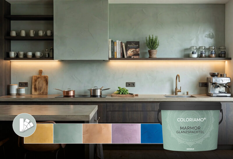 Die moderne Küche zeigt eine elegante Wandgestaltung in Betonoptik mit Marmorglanzputz und stilvollen Holzelementen.