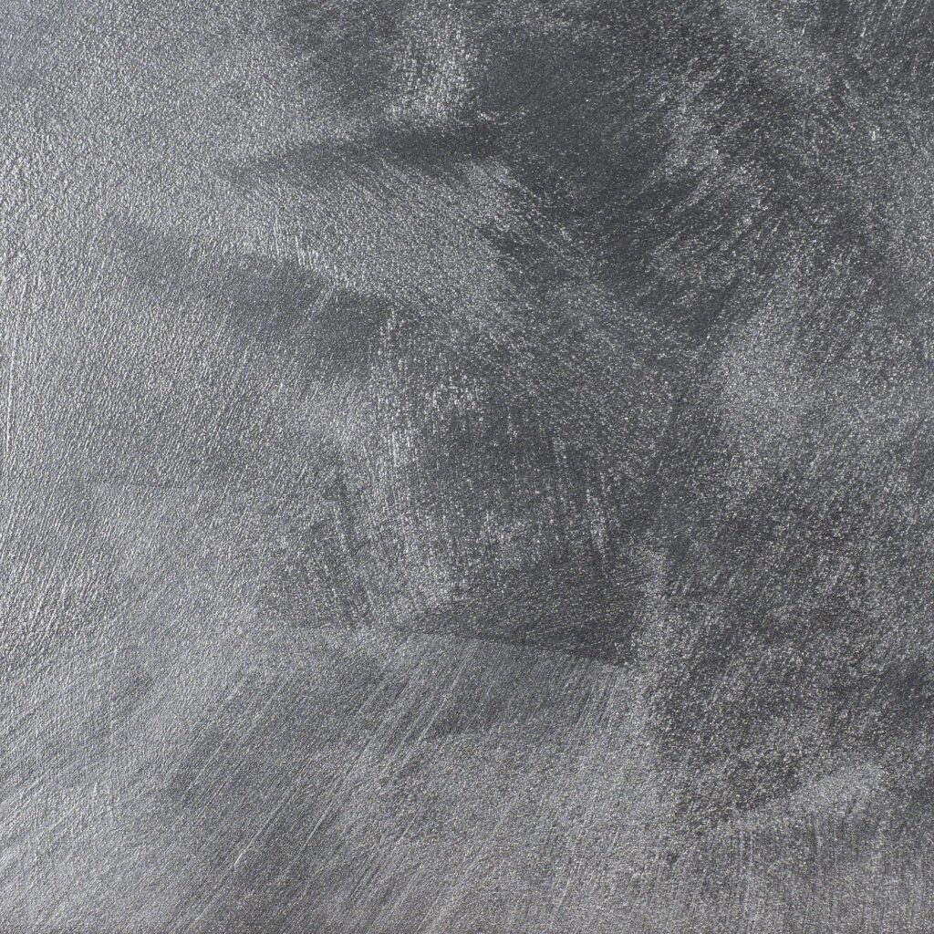 Metallic-Effekt in Silber: COLORIAMO Riflesso Effektlasur Silber, dreimal aufgetragen, auf Marmor Streichputz Anthrazit und Tief (CMS11)